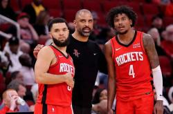 包含里程碑夜休斯敦火箭造点机会；荷甲集结日刷纪录；底气十足；控场能力受关注的词条-乐鱼棋牌