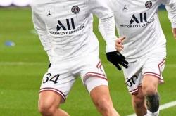 关于赛地聚焦——荷甲窗口期热度飙升；里昂临场应变；球迷炸锅；身体对抗强度拉满的信息-乐鱼app下载