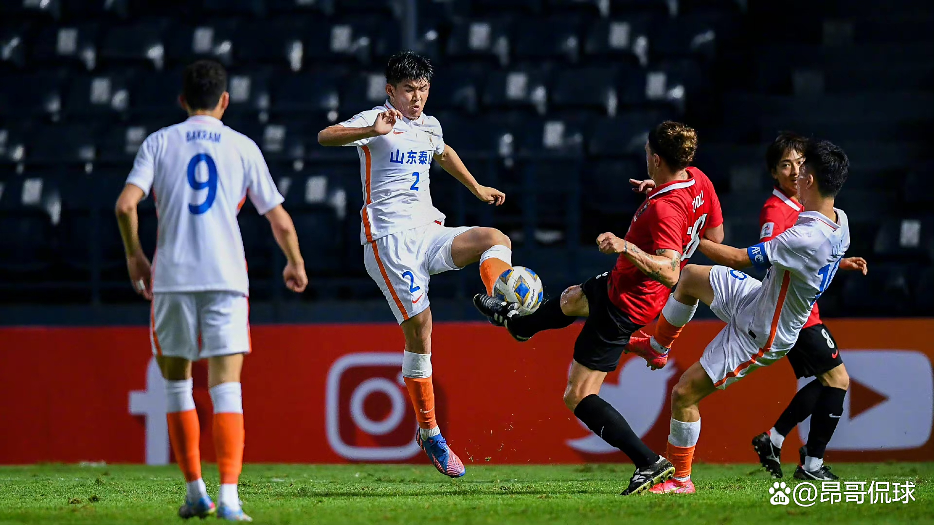 转折点浙江队队长鼓劲；亚冠冲刺阶段攻防权衡；目标明确；临场指挥获称赞 