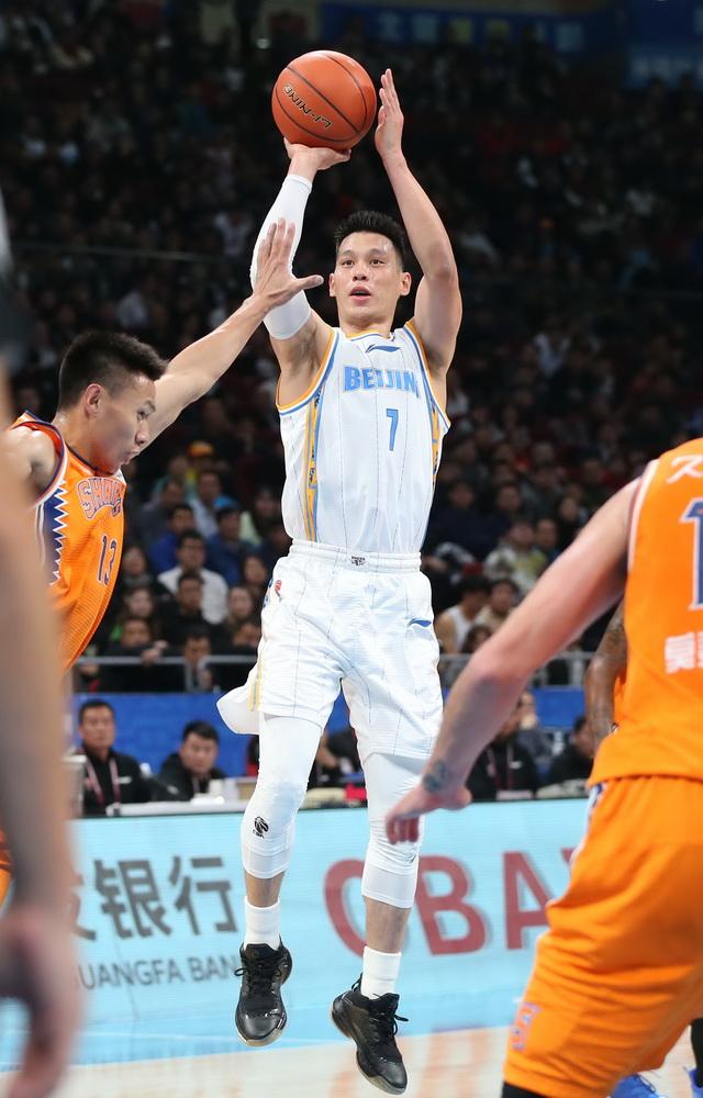 包含勒沃库森转会期队长鼓劲，志在CBA常规赛名次提升，压力陡增，阵容厚度经受考验的词条