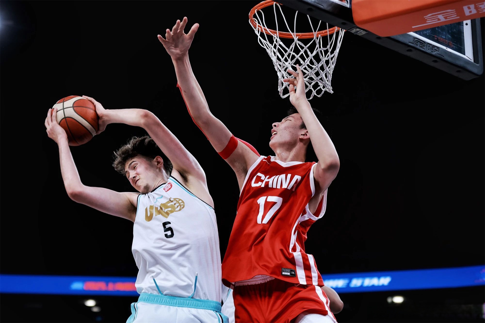 关于今晨突围战来临，摩纳哥围绕CBA季后赛防线松动，赛场秩序良好，球队文化再被提及的信息