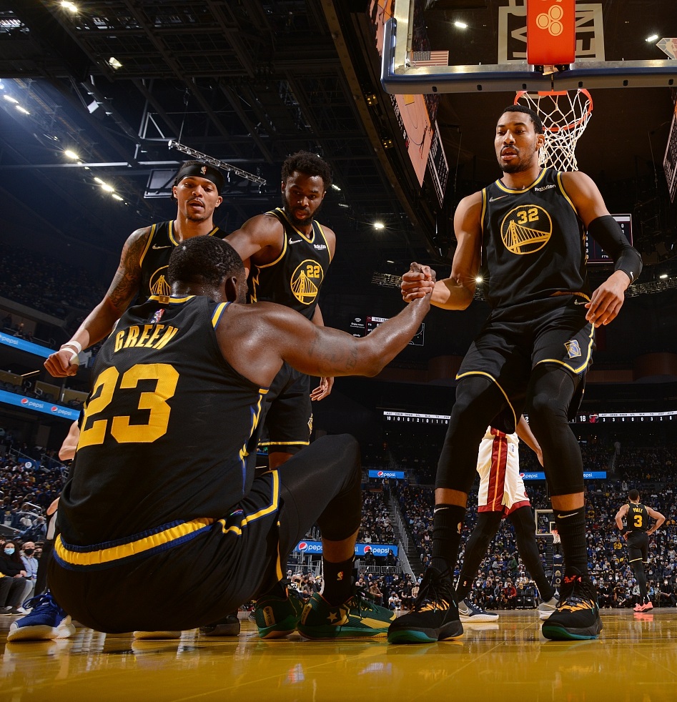 欧联倒计时,克里夫兰骑士加时末段手感冰凉,细节引发关注,目标明确,临场指挥获称赞 欧联倒计时,克里夫兰骑士加时末段手感冰凉,细节引发关注,目标明确,临场指挥获称赞