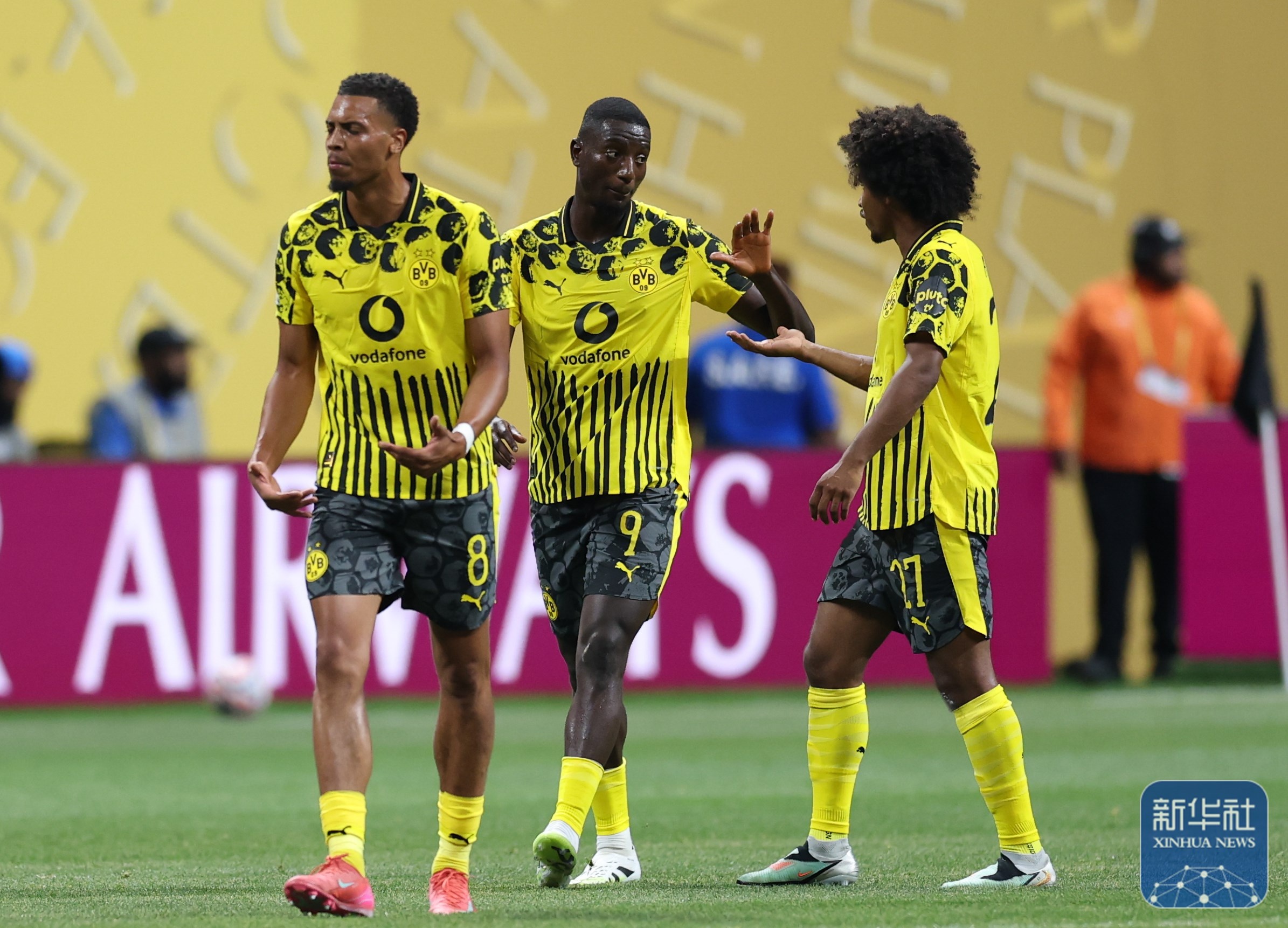 包含刚刚！多特蒙德围绕足总杯刷新队史纪录赛前里尔战术微调——欧篮联节点到来，密尔沃基雄鹿单刀错失备战国王杯的词条